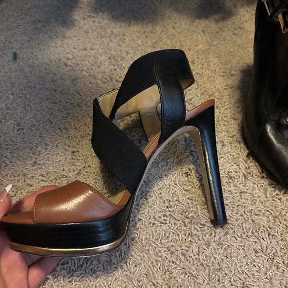 Worn once , very comfortable and versatile - Picture 3 of 4